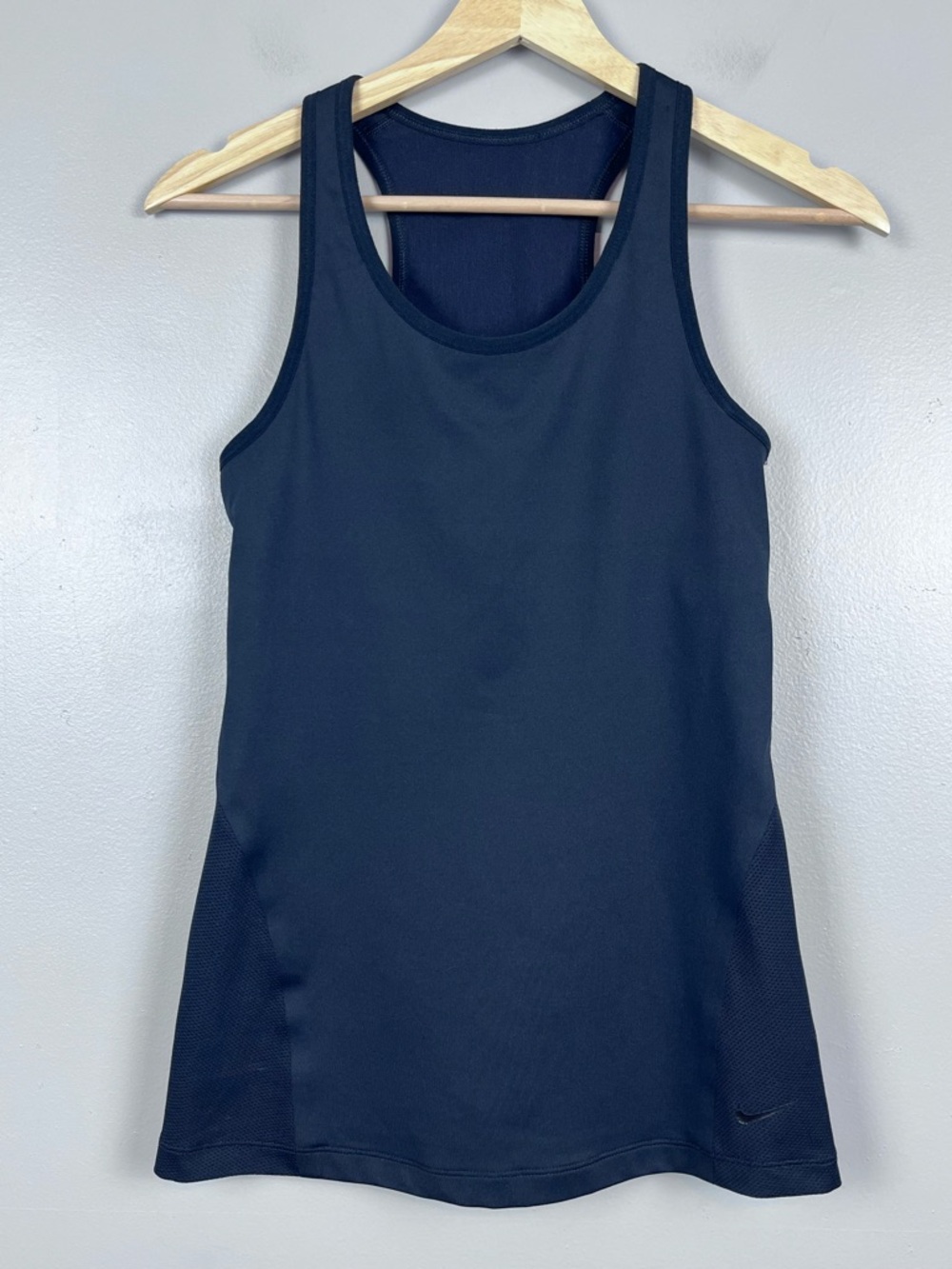 Nike Women's Black Training Tank with Built in Shelf Bra 529740 Size S; Gym, Run